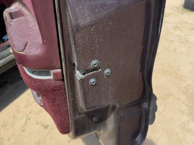 1994 Oldsmobile Eighty-eight (80 & Up) Front Door Latch RH