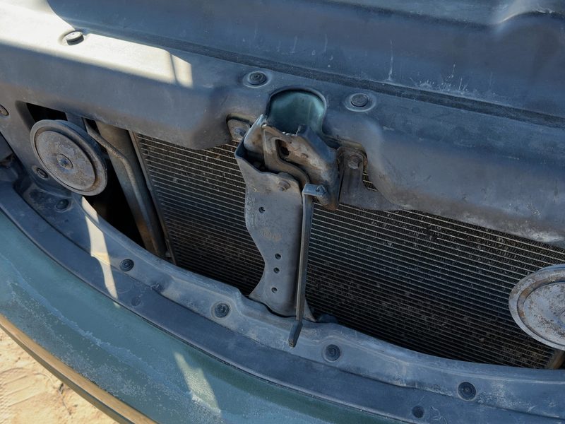 2003-2006 Kia Sorento Radiator Support