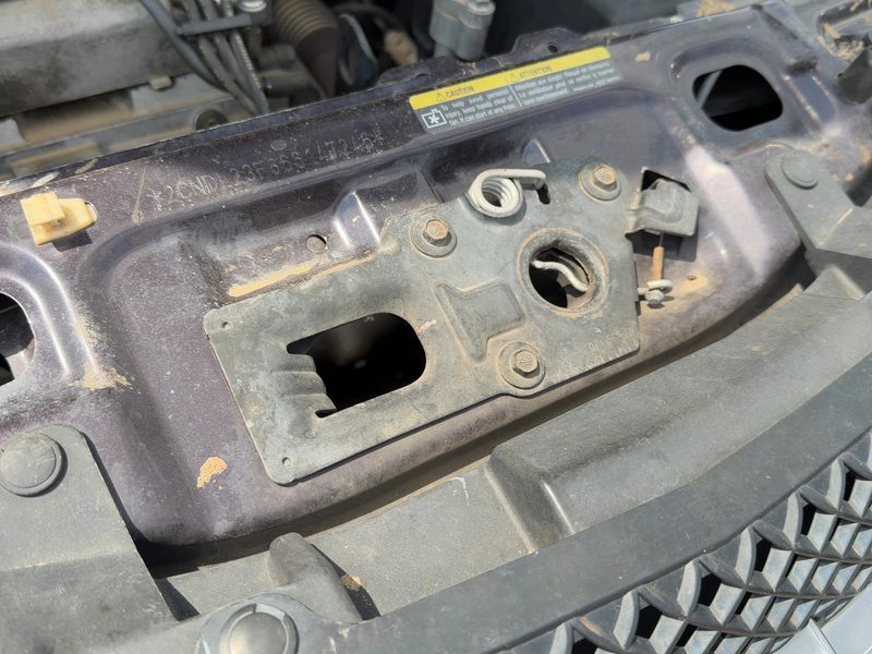 2005-2006 Chevrolet Equinox Radiator Support