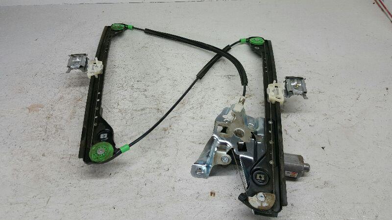 2004-2006 Chrysler Pacifica Front Door Regulator RH