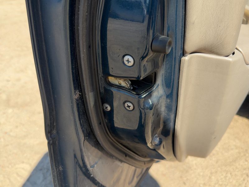 1998-2002 Toyota Corolla (also See FX 87-88) Front Door Latch LH
