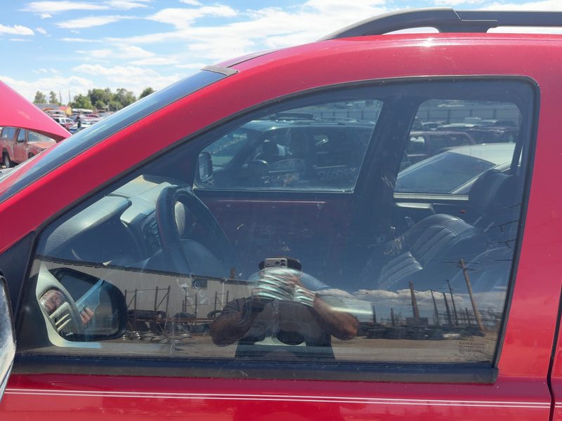 1999-2004 Jeep Grand Cherokee Front Door Glass/Window LH