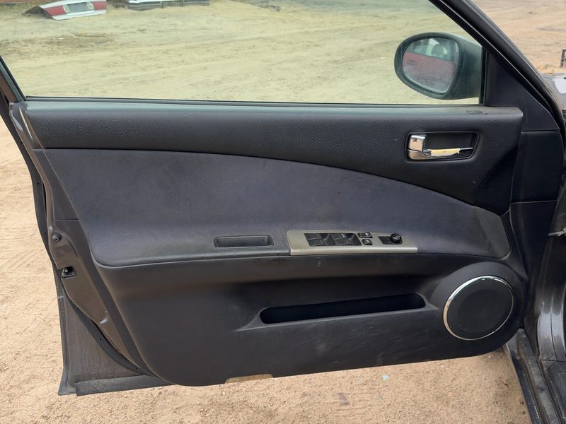 2005-2006 Nissan Altima Front Door Trim Panel LH