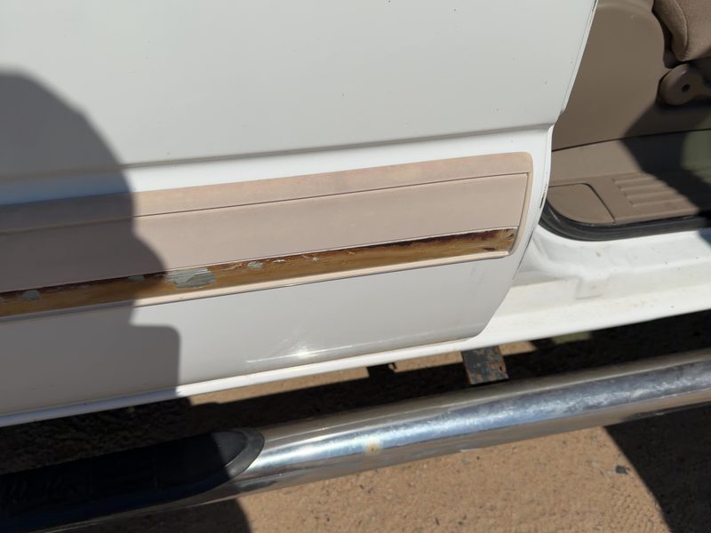 2003-2007 Chevrolet 2500 Silverado Pickup Rear Door Moulding RH