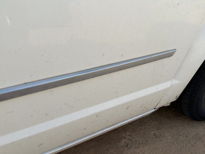 2010-2016 Chrysler Town & Country Front Door Moulding RH