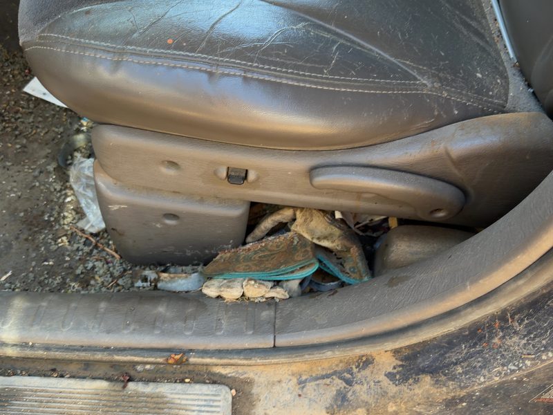 2001 Pt Cruiser Seat Track LH