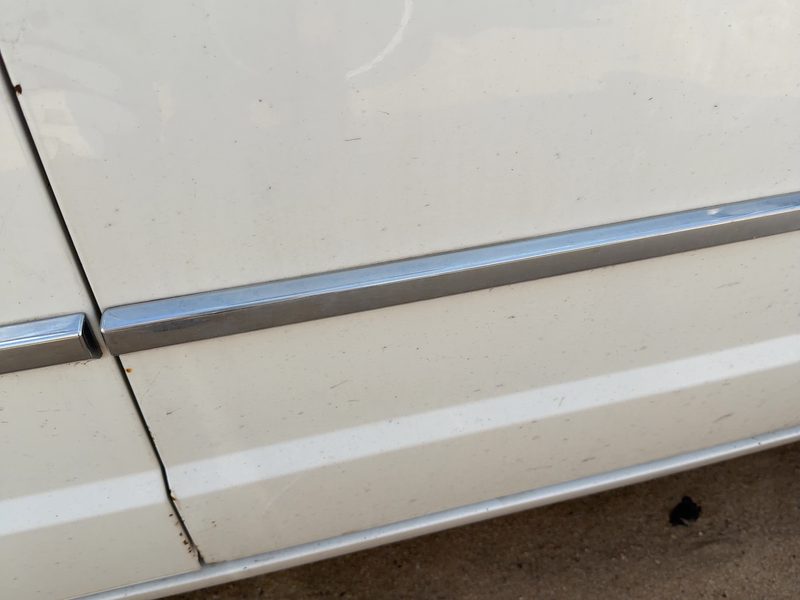 2010-2016 Chrysler Town & Country Front Door Moulding RH