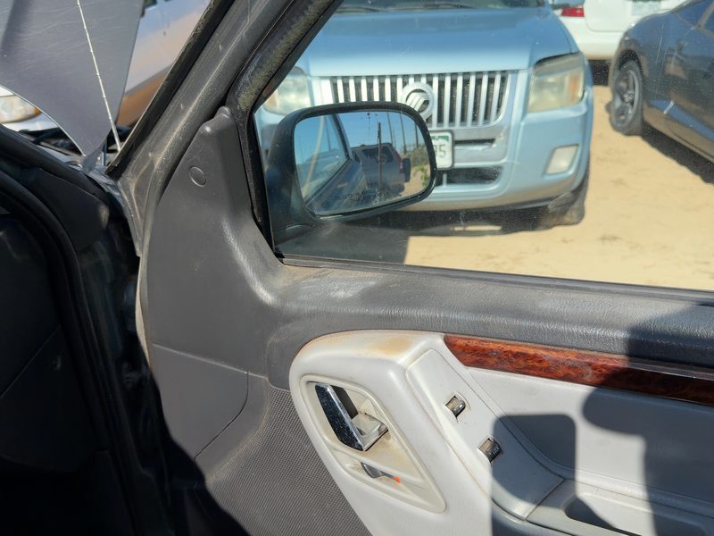 2002-2003 Jeep Grand Cherokee Front Door Trim Panel RH