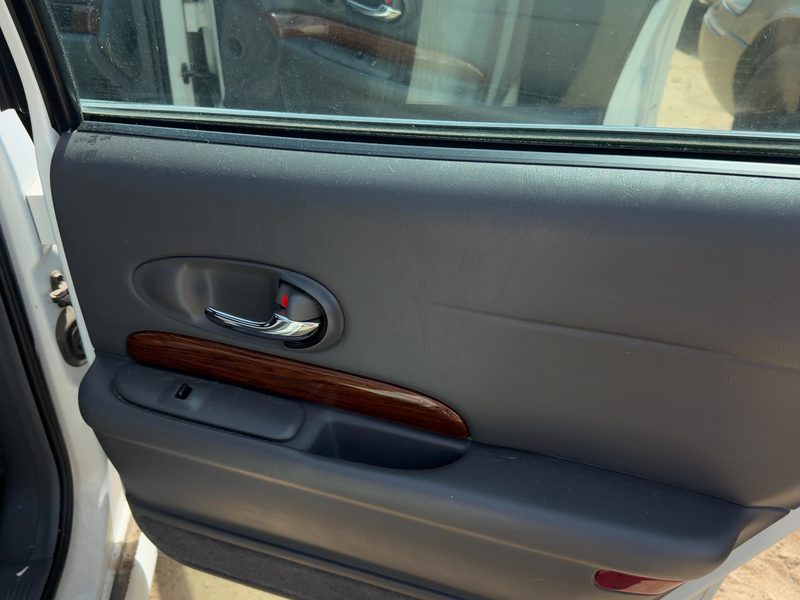 2004-2005 Buick Lesabre (80 & Up) Rear Door Trim Panel RH