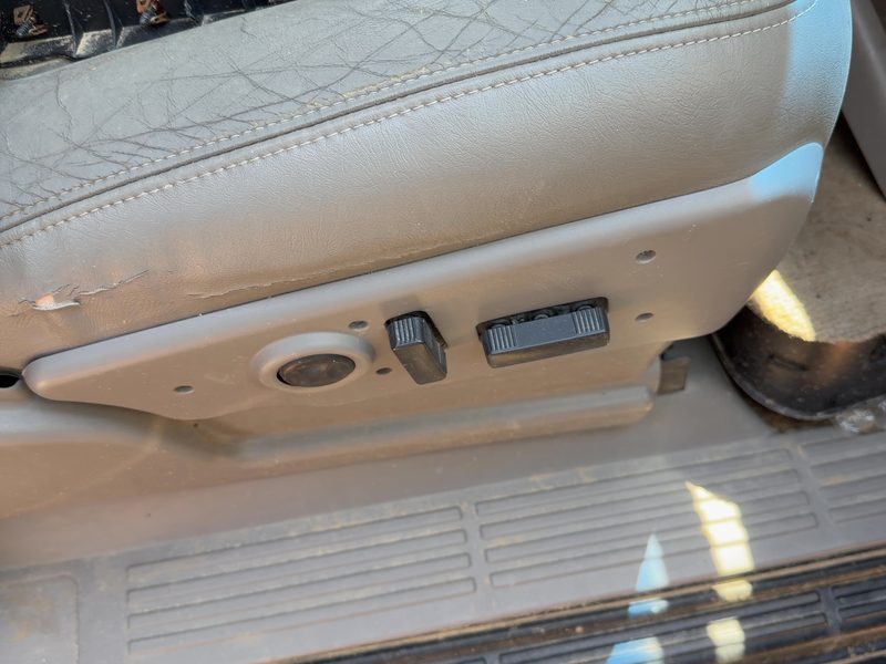 2005 Chevy/gmc Suburban 1500 Series Seat Track RH