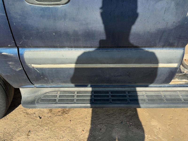 2000-2004 Chevy/gmc Suburban 1500 Series Rear Door Moulding RH