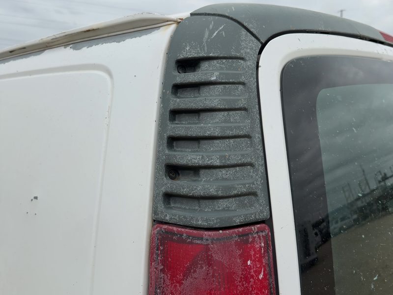 2002 Chevrolet Van Express 2500 Series Quarter Panel Moulding LH