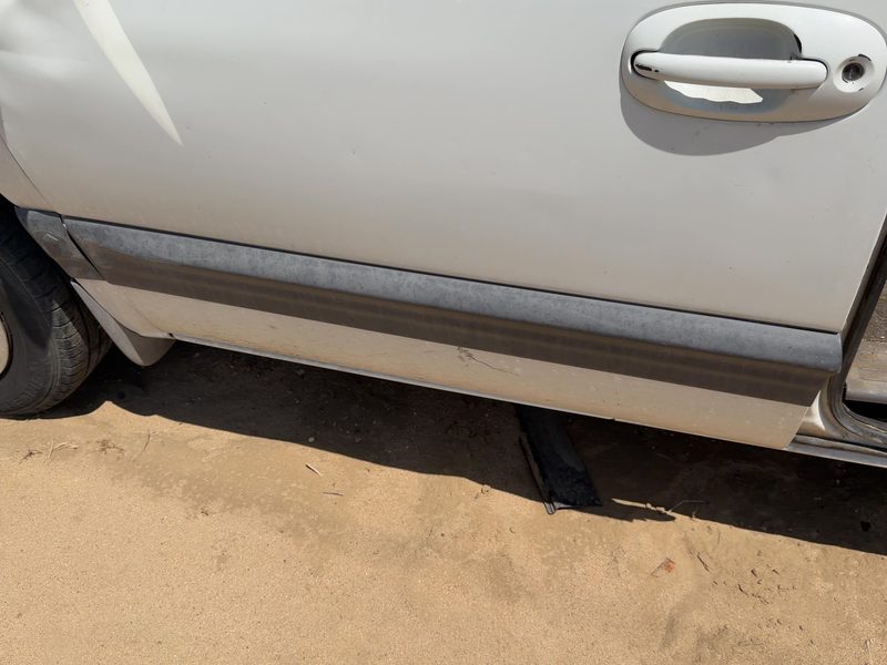 1996-1999 Chrysler Town & Country Front Door Moulding LH