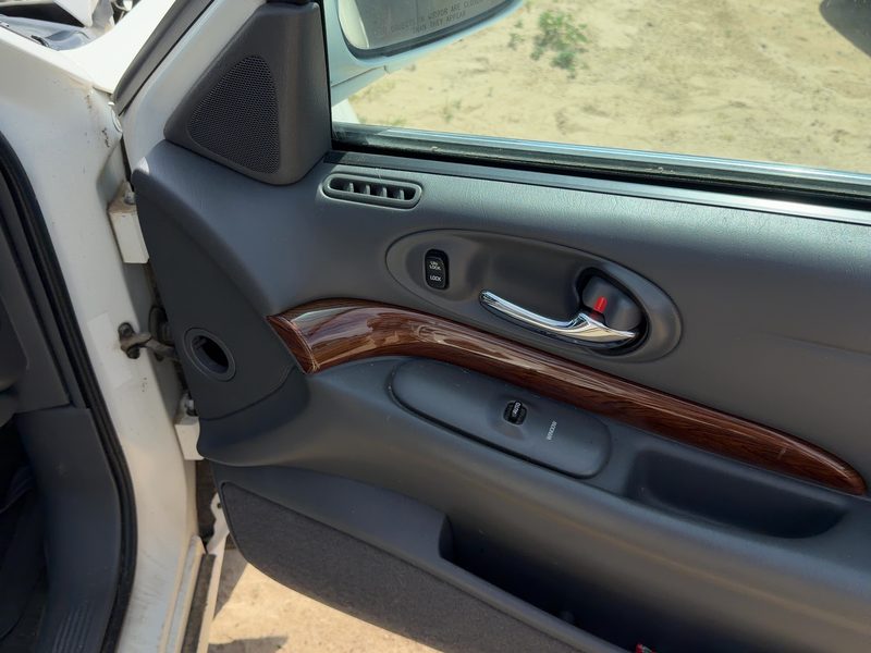 2004-2005 Buick Lesabre (80 & Up) Front Door Trim Panel RH