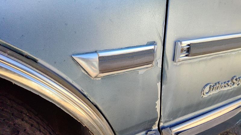 1989 Cutlass (also See Calais 85-88) Fender Moulding LH