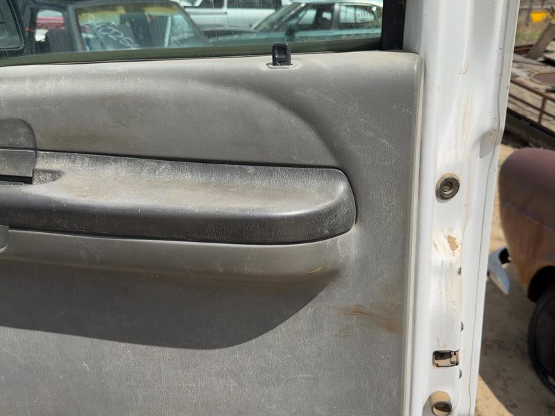 2005-2007 Ford F350 Super Duty Pickup Front Door Trim Panel RH