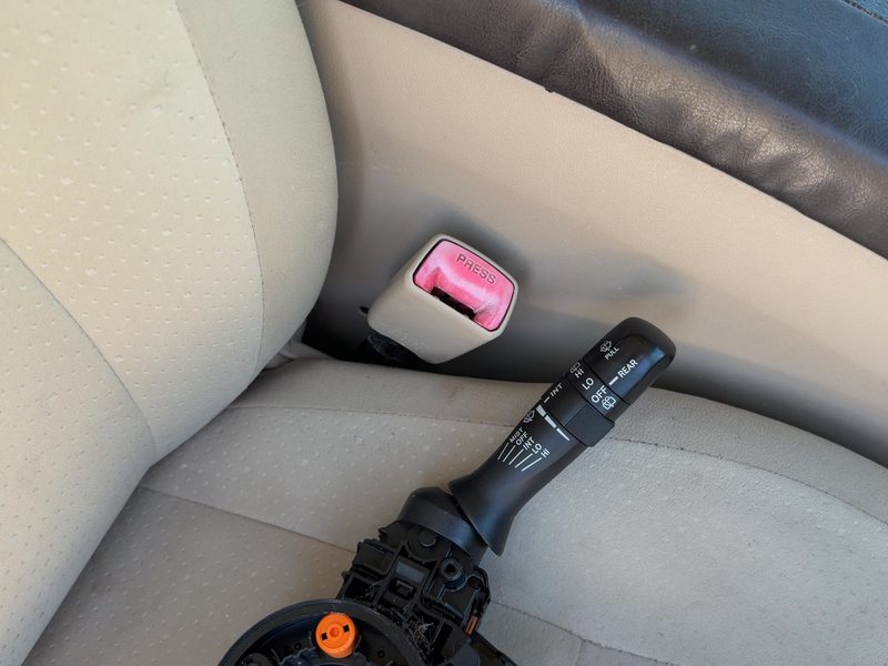 2004-2005 Toyota Prius Front Seat Belt RH