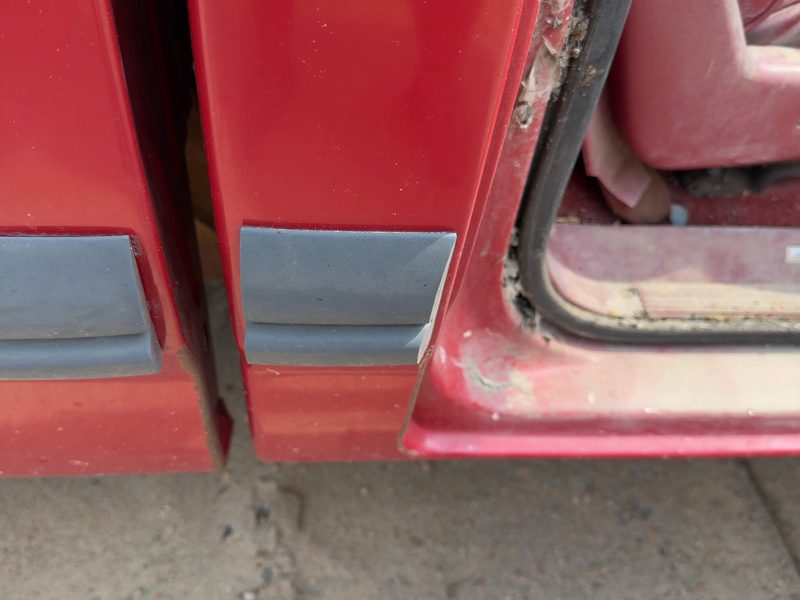 1991 Dodge Dakota (mid-size) Quarter Panel Moulding RH
