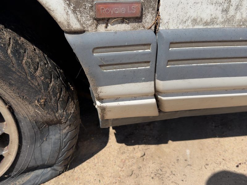 1993 Oldsmobile Eighty-eight (80 & Up) Fender Moulding LH