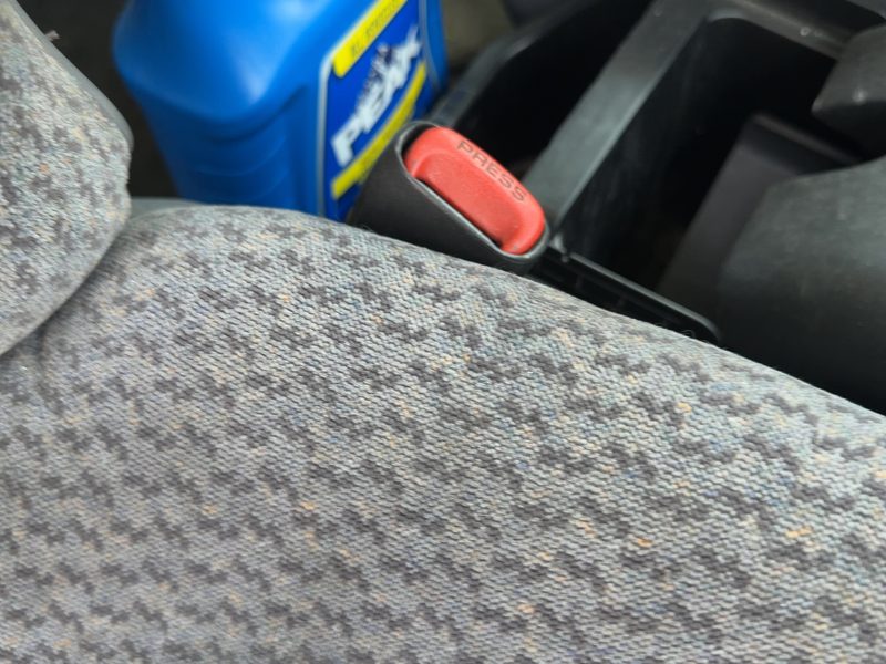 1999 Chrysler Town & Country Front Seat Belt RH