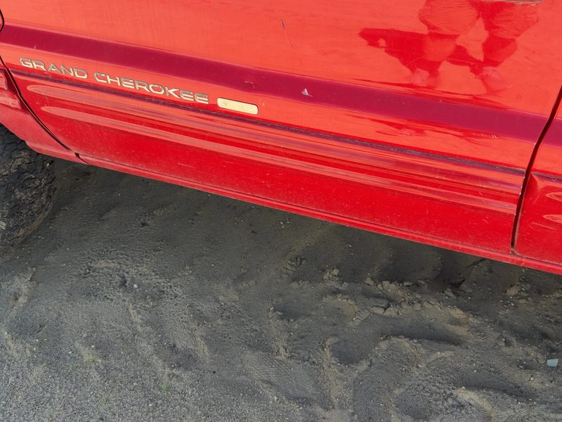 1999-2004 Jeep Grand Cherokee Front Door Moulding LH