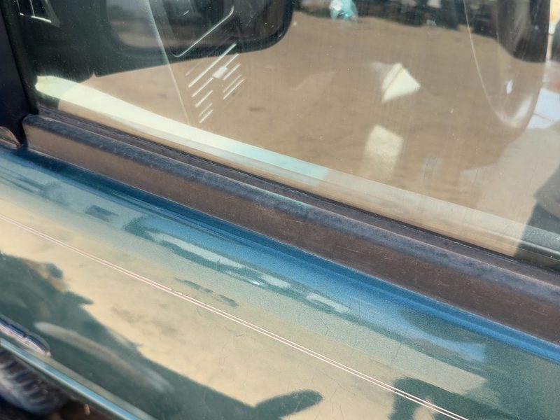 1995 Isuzu Rodeo Front Door Moulding LH