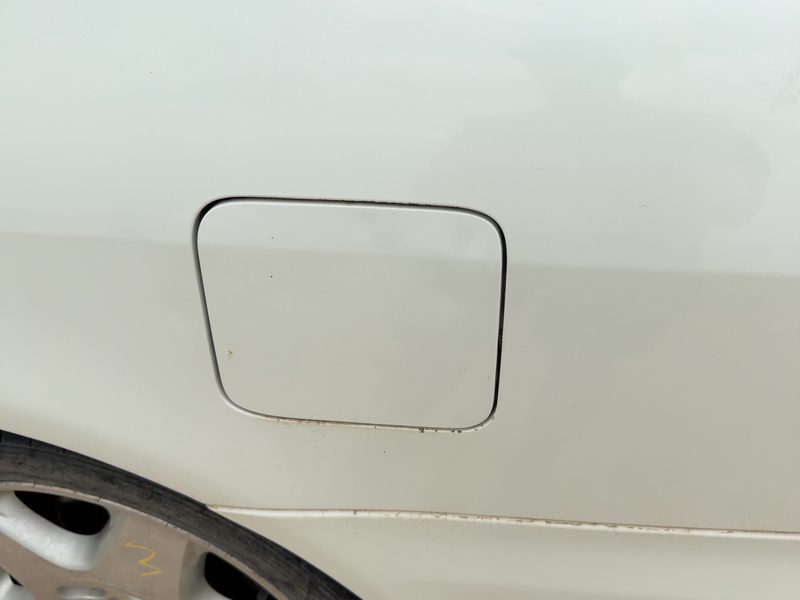 2000-2004 Infiniti I30 Fuel Tank Door
