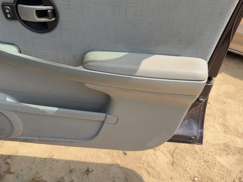 2005-2006 Chevrolet Equinox Front Door Trim Panel RH