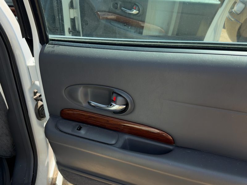 2004-2005 Buick Lesabre (80 & Up) Rear Door Trim Panel RH
