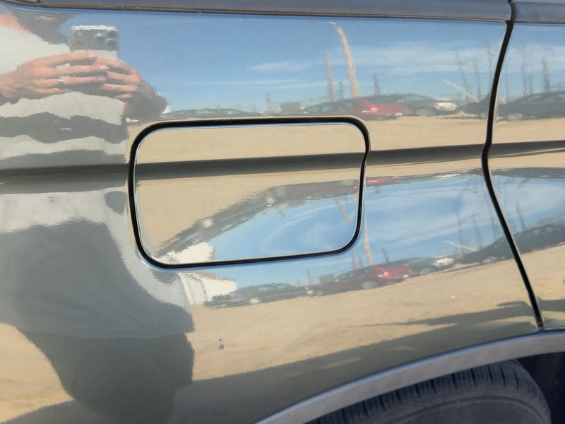 2000-2006 BMW X5 Fuel Tank Door