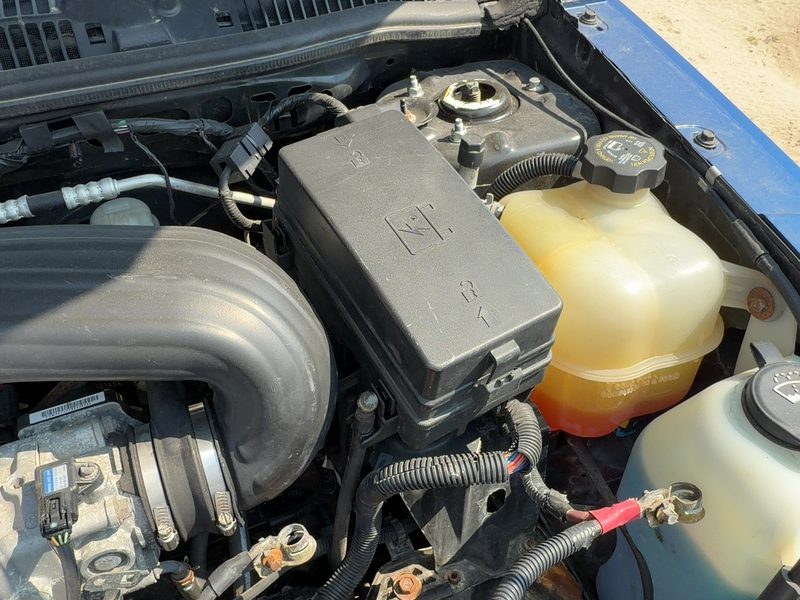 2004-2005 Saturn Vue Engine Fuse Box