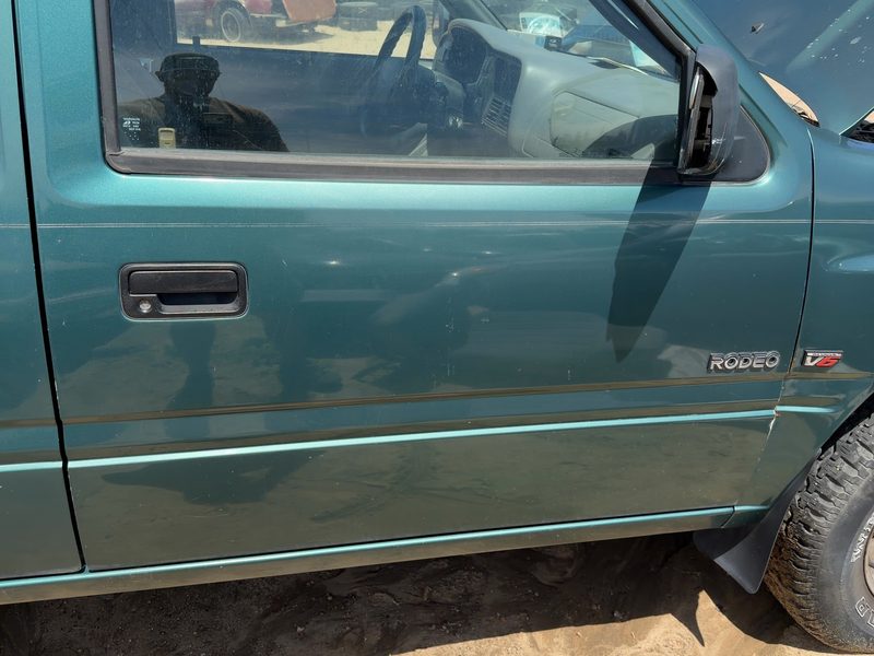 1995-1997 Isuzu Rodeo Front Door RH
