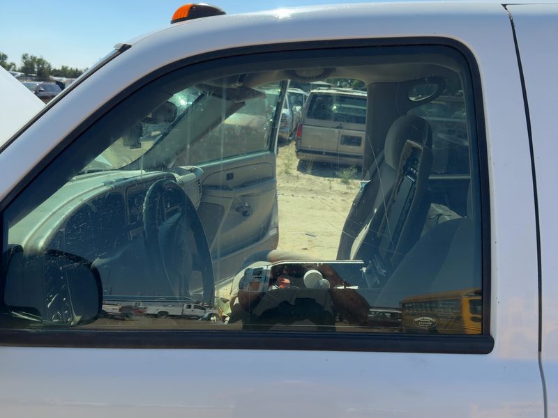 1999-2007 Chevrolet 2500 Silverado Pickup Front Door Glass/Window LH