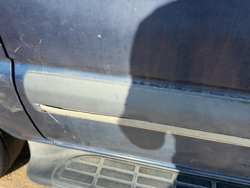 2000-2004 Chevy/gmc Suburban 1500 Series Rear Door Moulding RH