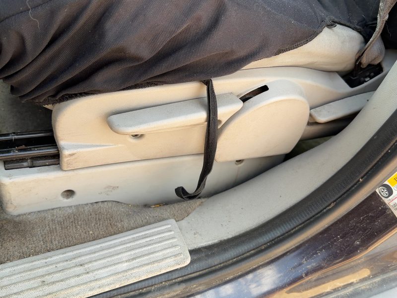 2006 Chevrolet Equinox Seat Track LH