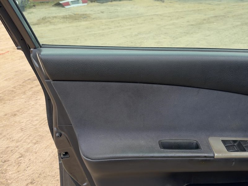 2005-2006 Nissan Altima Front Door Trim Panel LH