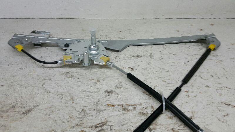 1999-2007 Chevrolet 1500 Silverado Pickup Front Door Regulator LH