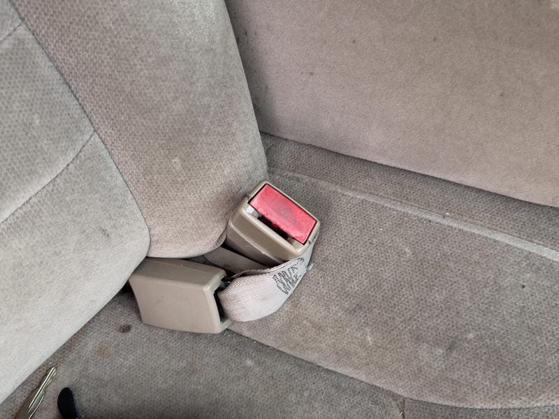 2001-2003 Mercury Grand Marquis (79 & Up) Front Seat Belt RH