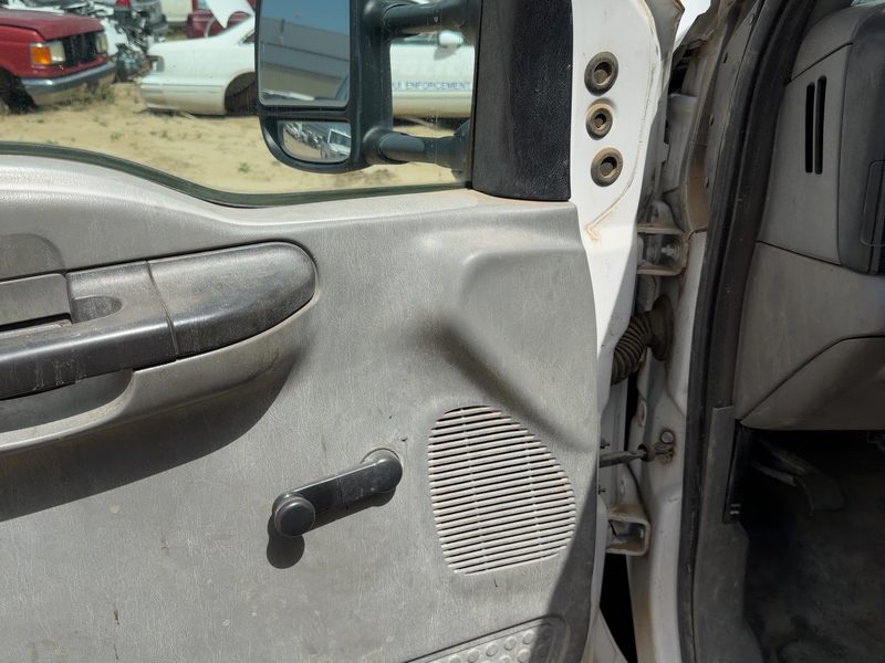 2005-2007 Ford F350 Super Duty Pickup Front Door Trim Panel LH
