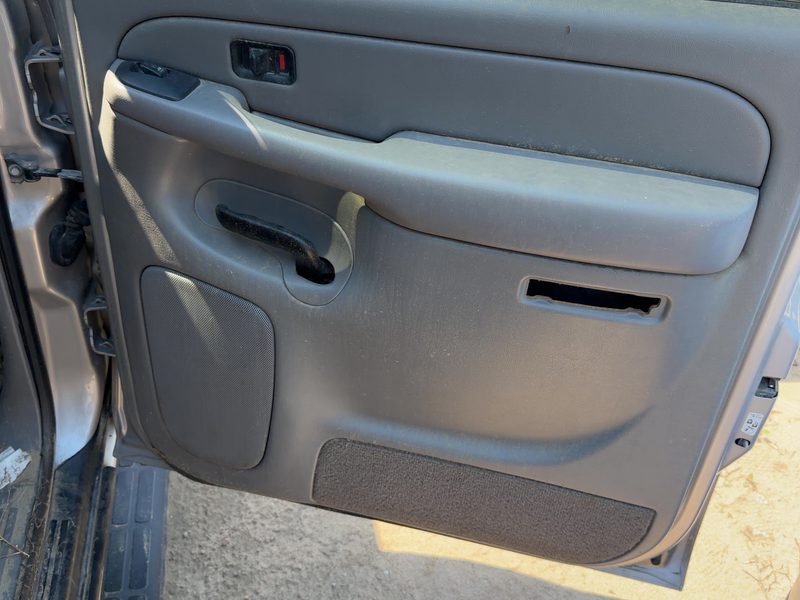 2005 Chevy/gmc Suburban 1500 Series Rear Door Trim Panel RH