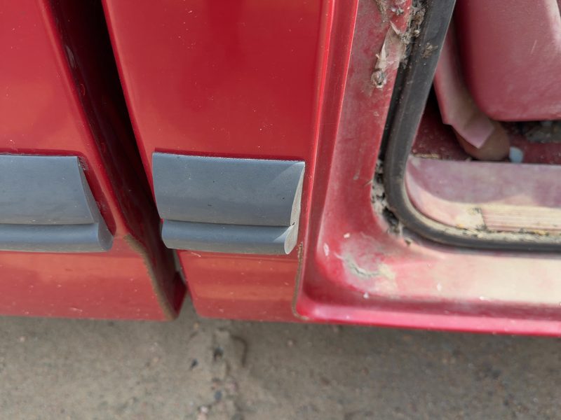 1991 Dodge Dakota (mid-size) Quarter Panel Moulding RH