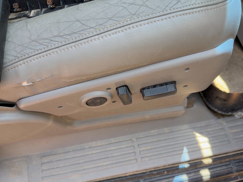 2005 Chevy/gmc Suburban 1500 Series Seat Track RH