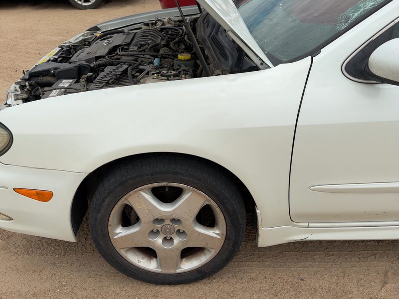 2000-2001 Infiniti I30 Fender LH