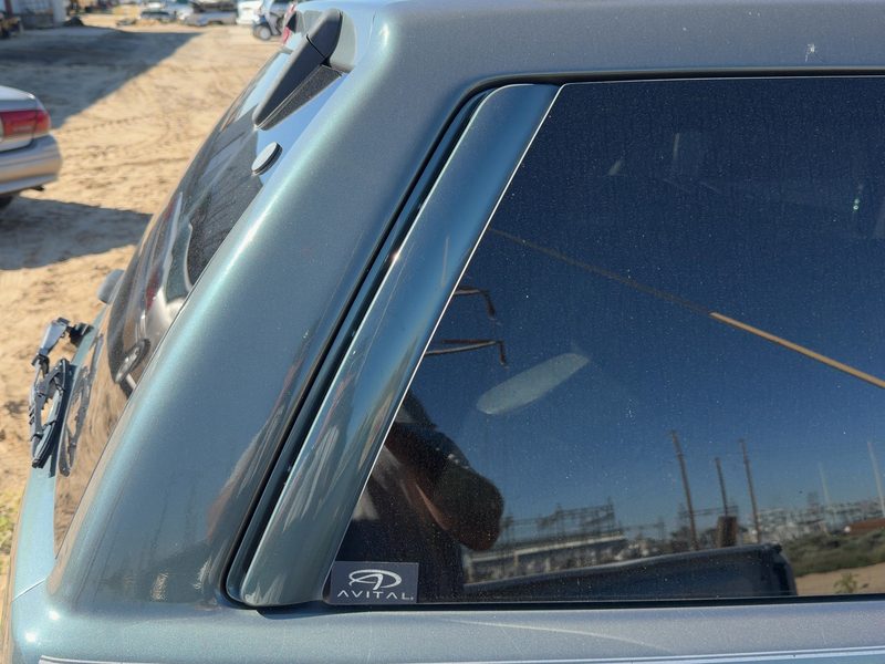 2002 Jeep Grand Cherokee Quarter Panel Moulding RH