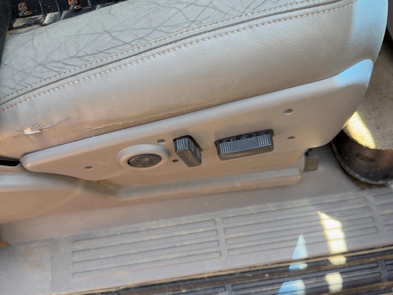 2005 Chevy/gmc Suburban 1500 Series Seat Track RH