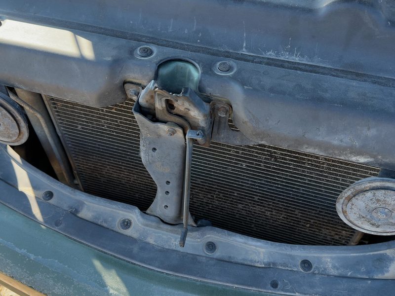 2003-2006 Kia Sorento Radiator Support