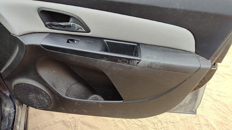 2011-2014 Chevrolet Cruze Front Door Trim Panel RH