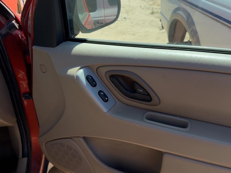 2005-2006 Ford Escape Front Door Trim Panel RH
