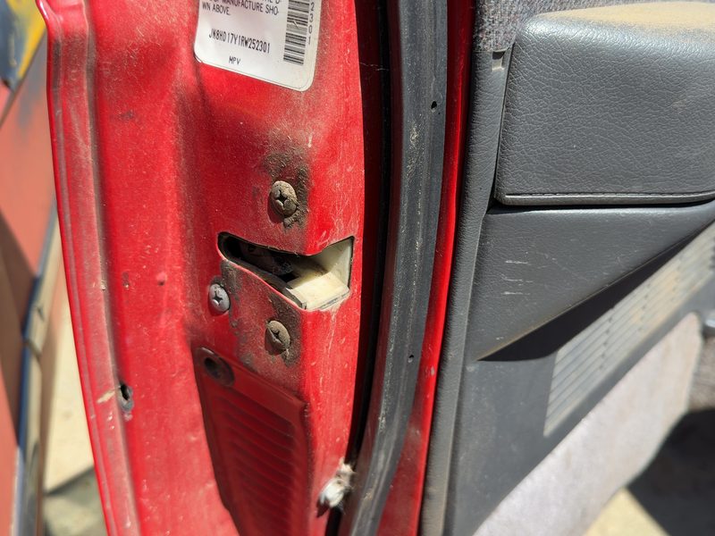 1994 Nissan Pathfinder Front Door Latch LH