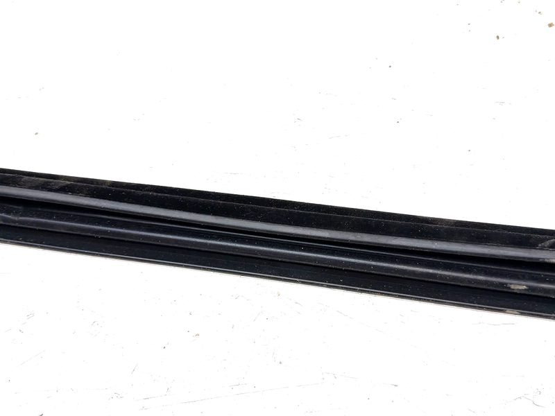 2005 Cadillac STS Front Door Moulding RH